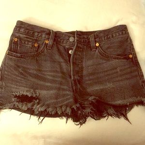 Levi Black jorts size 27